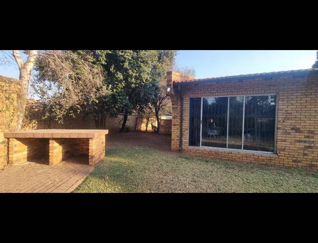 4 BEDROOM HOUSE FOR SALE IN SONNEVELD